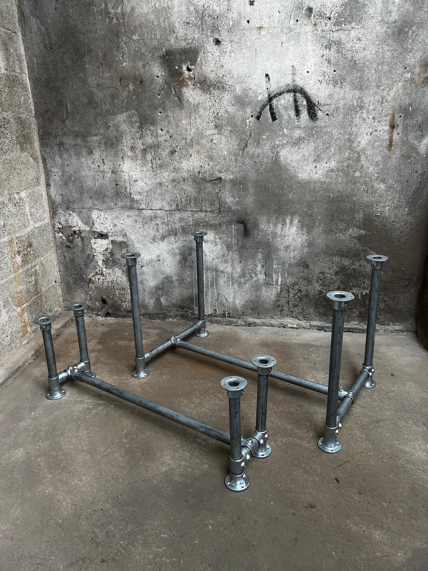 Pipe galvanised table bench base